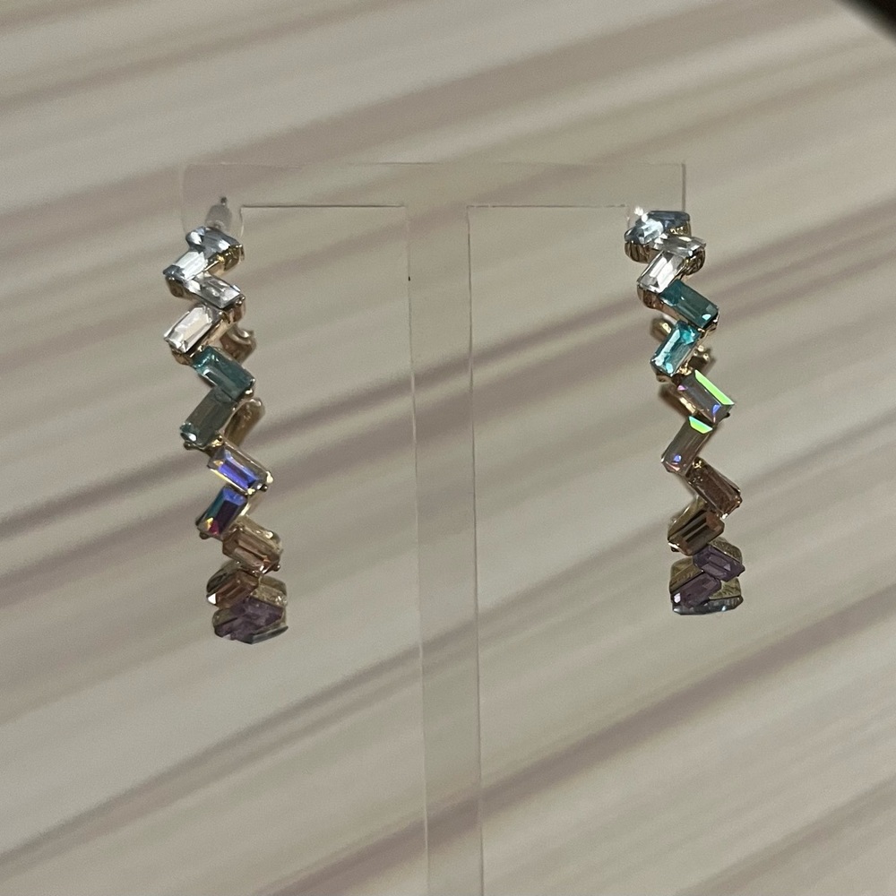 🛍️Beautiful Multi Color Gold Tone Hoop Earrings